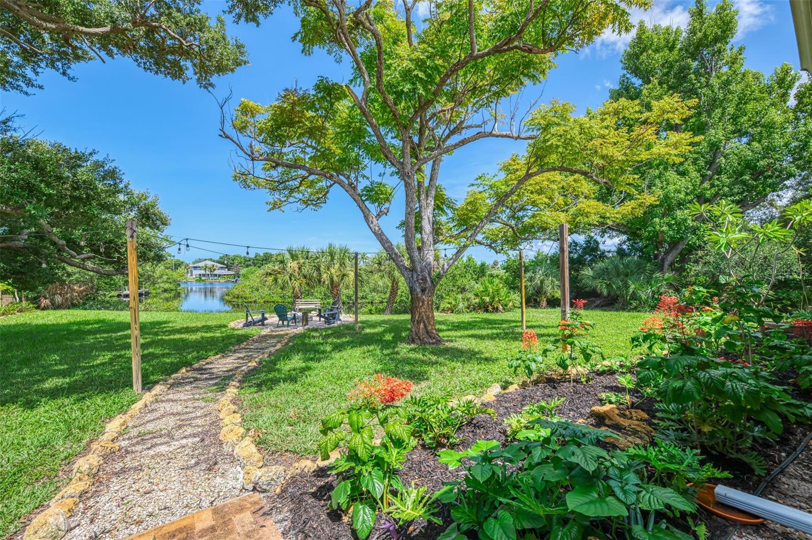 140 S OXFORD DR — photo 43