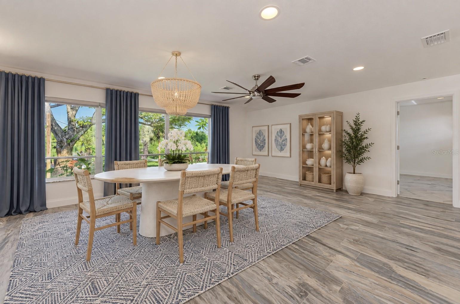 140 S OXFORD DR — photo 21