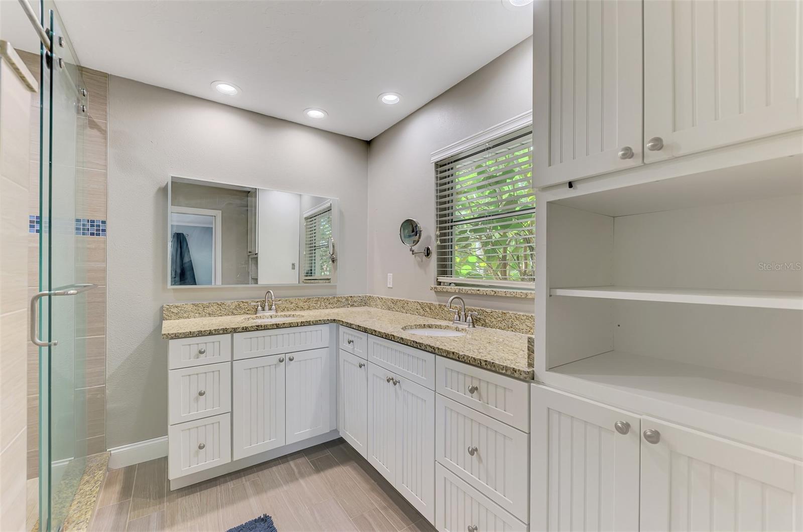 140 S OXFORD DR — photo 34