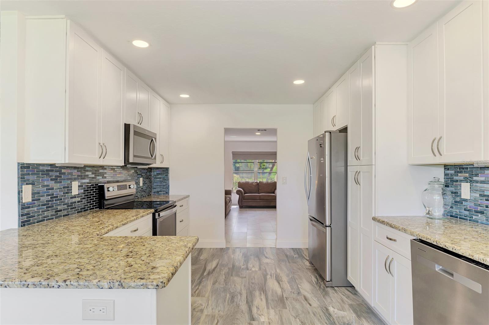 140 S OXFORD DR — photo 16