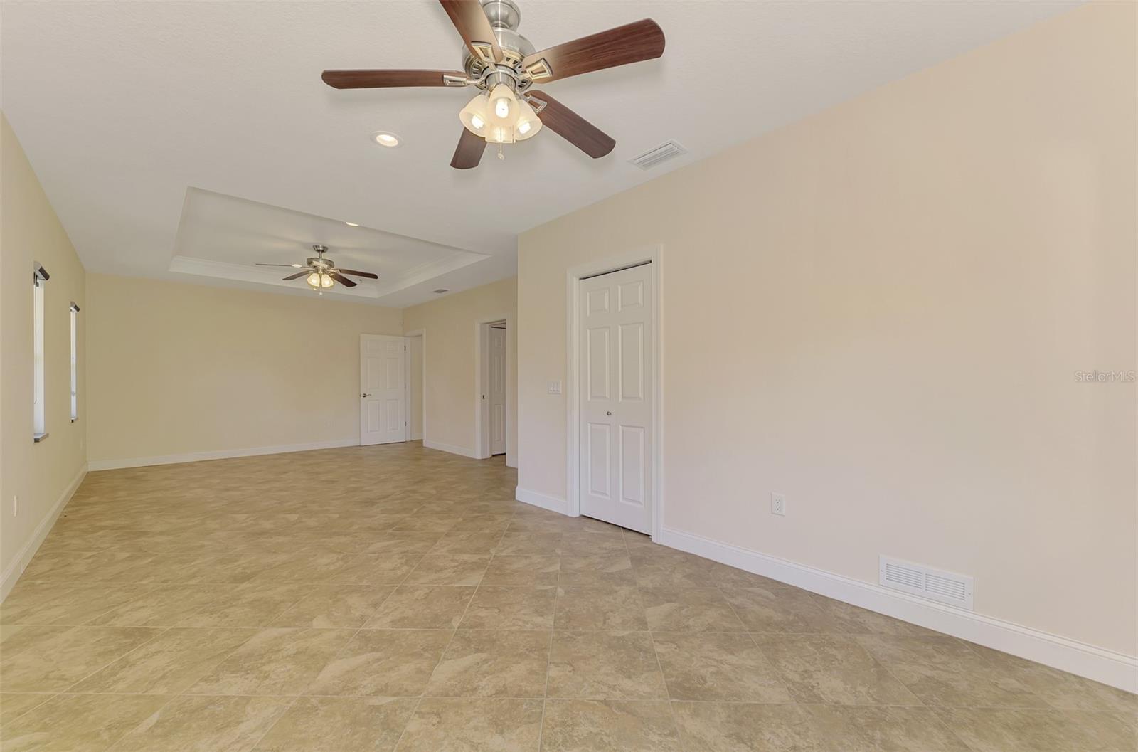 140 S OXFORD DR — photo 88
