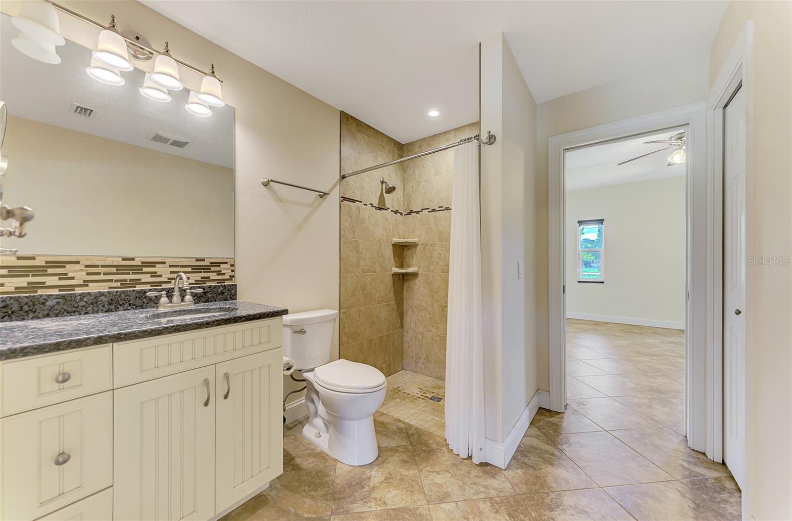140 S OXFORD DR — photo 83