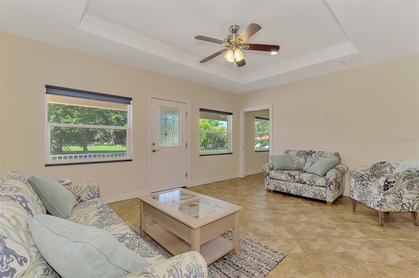140 S OXFORD DR — photo 79