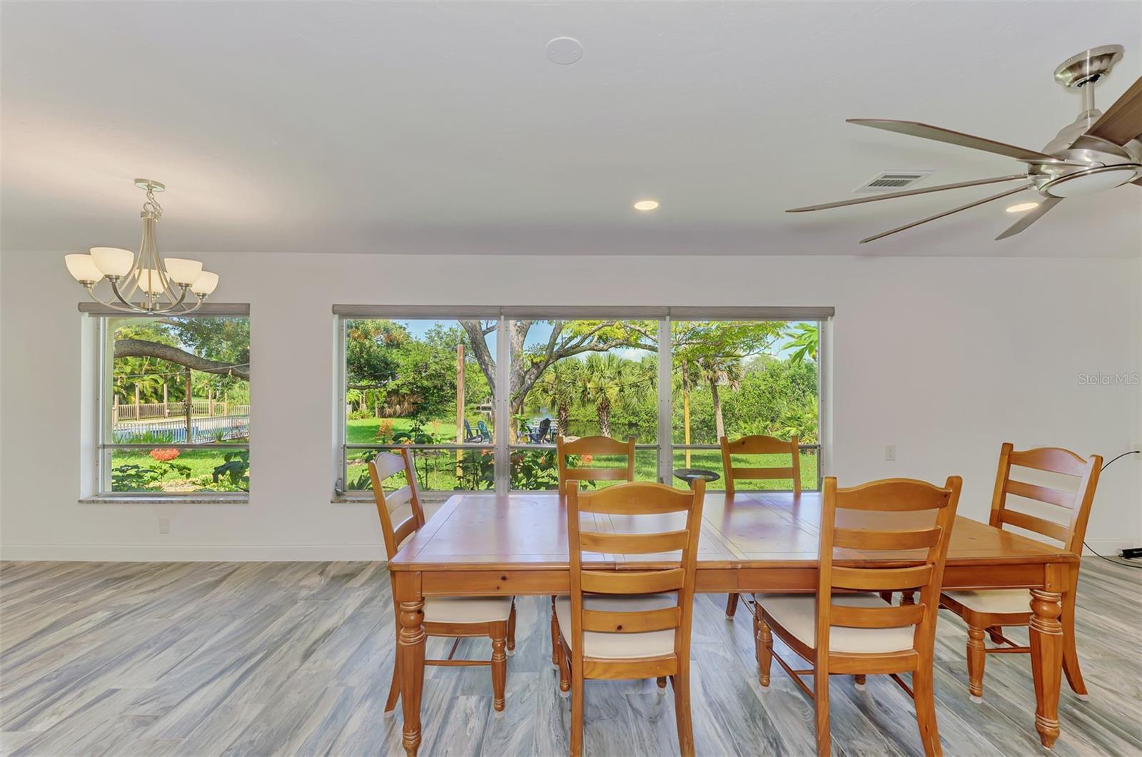 140 S OXFORD DR — photo 23