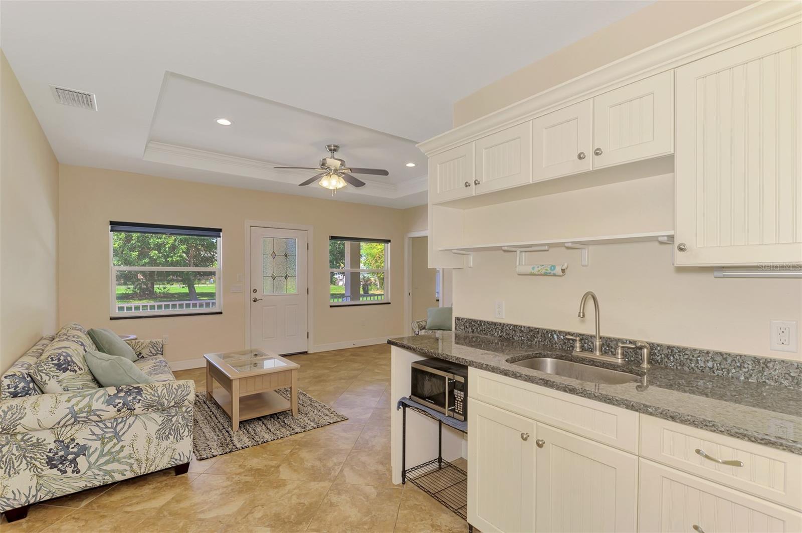 140 S OXFORD DR — photo 81