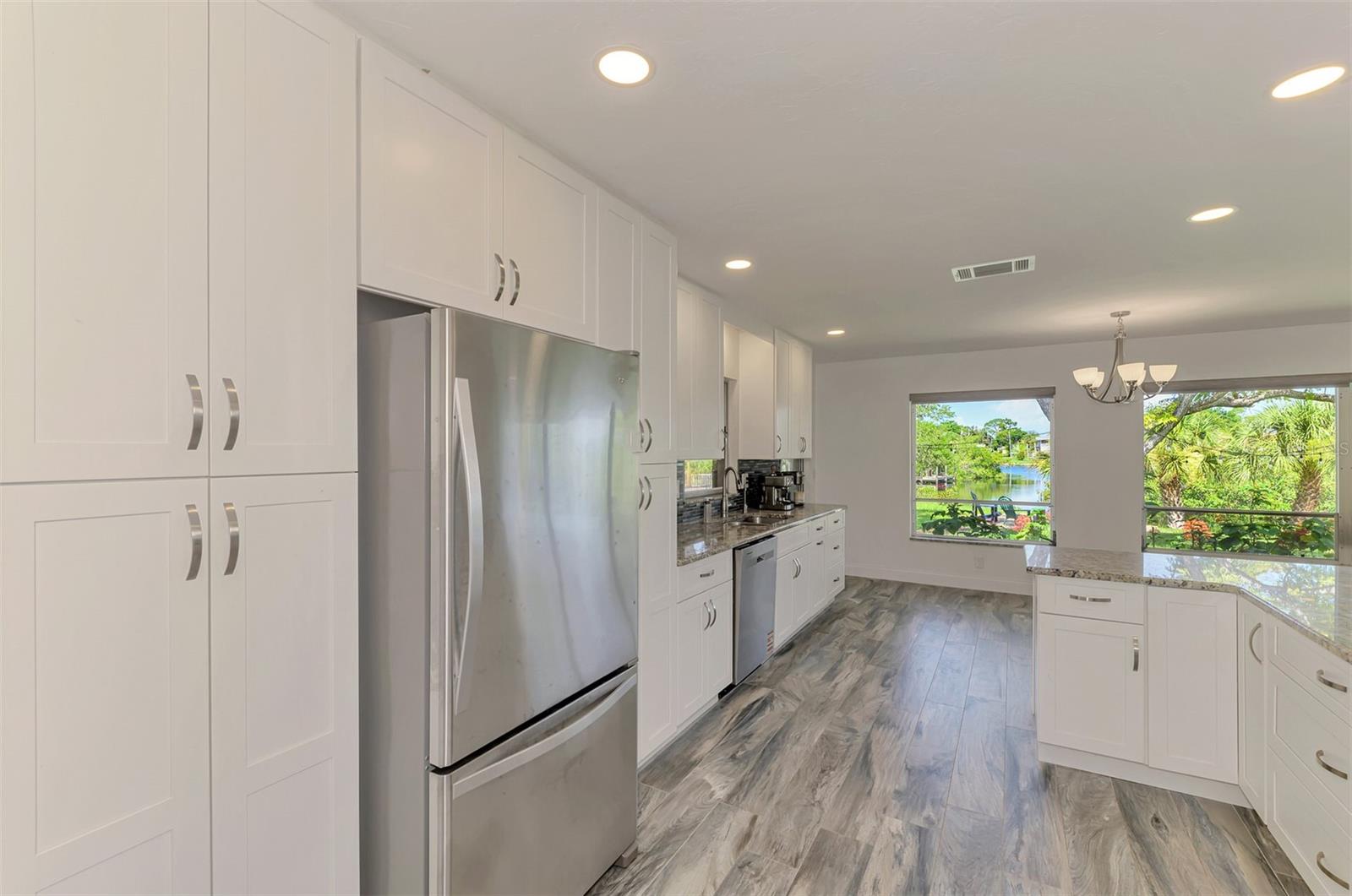 140 S OXFORD DR — photo 19