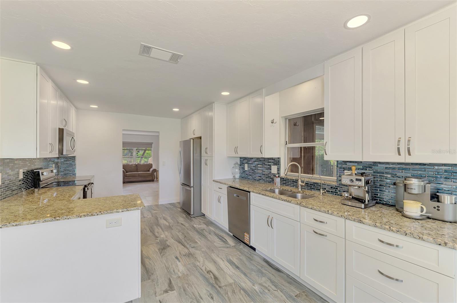 140 S OXFORD DR — photo 15