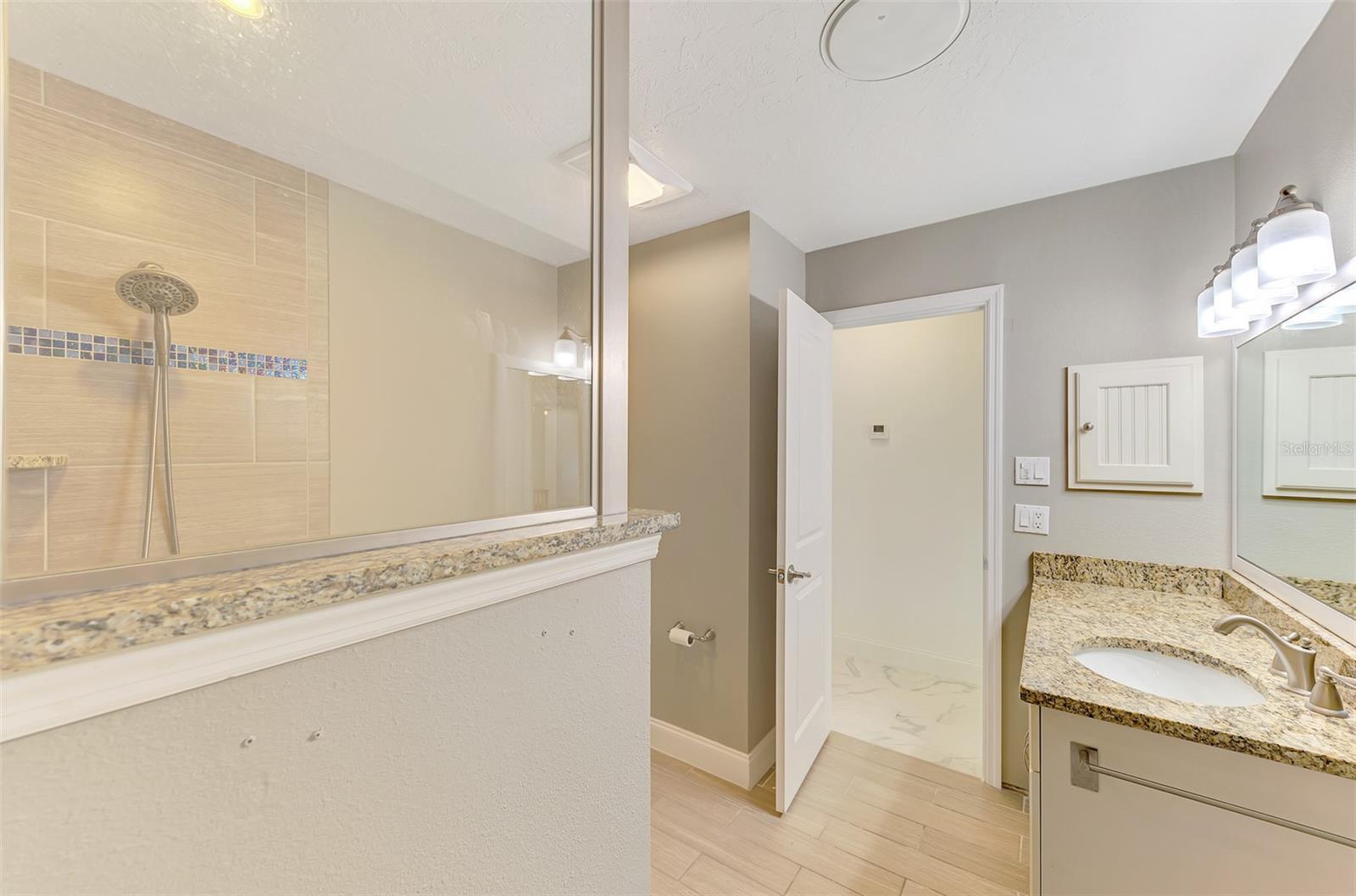 140 S OXFORD DR — photo 28
