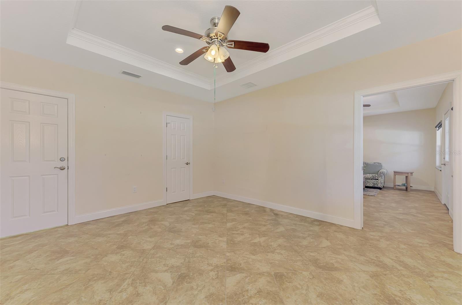 140 S OXFORD DR — photo 86