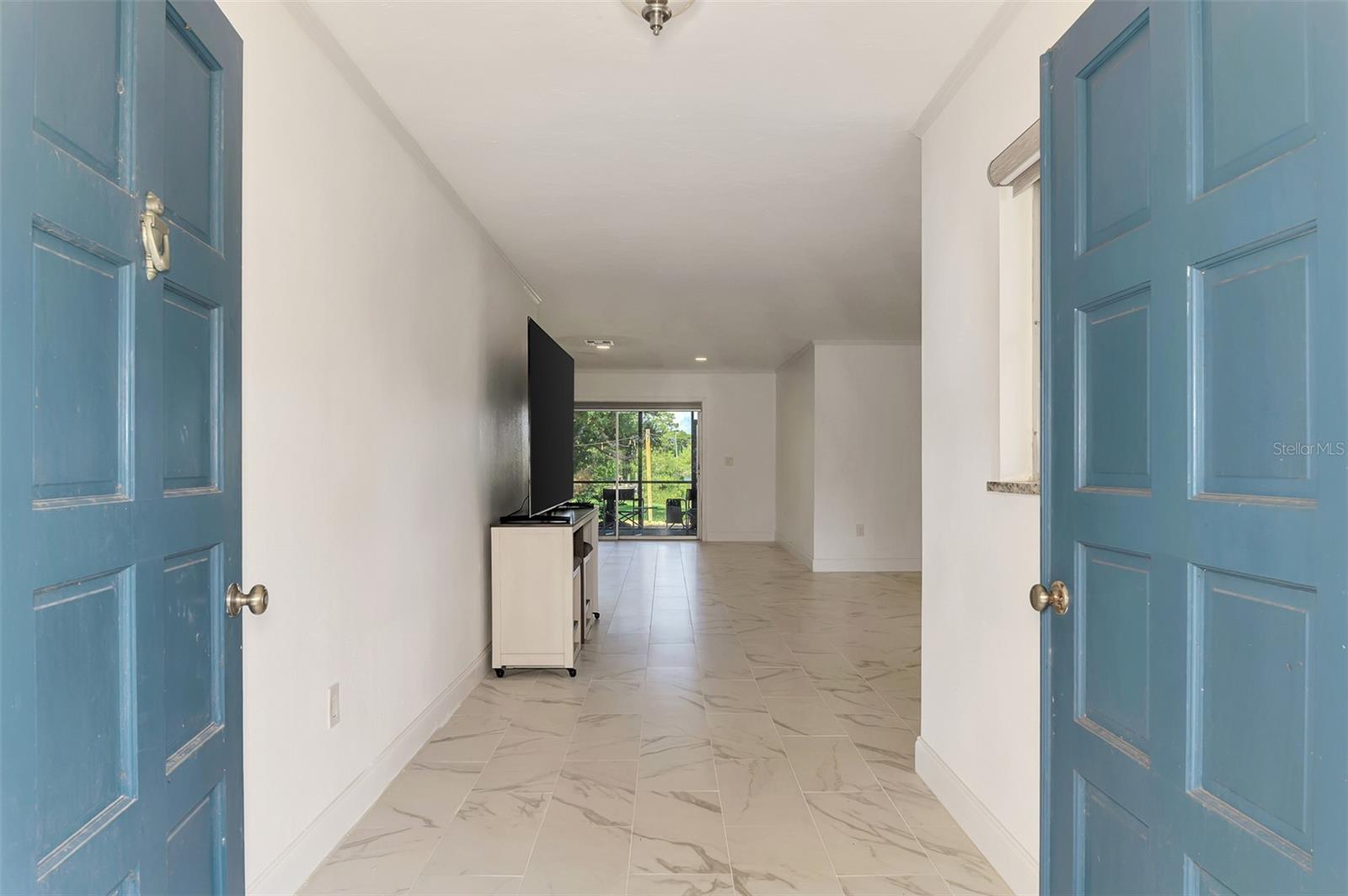 140 S OXFORD DR — photo 8