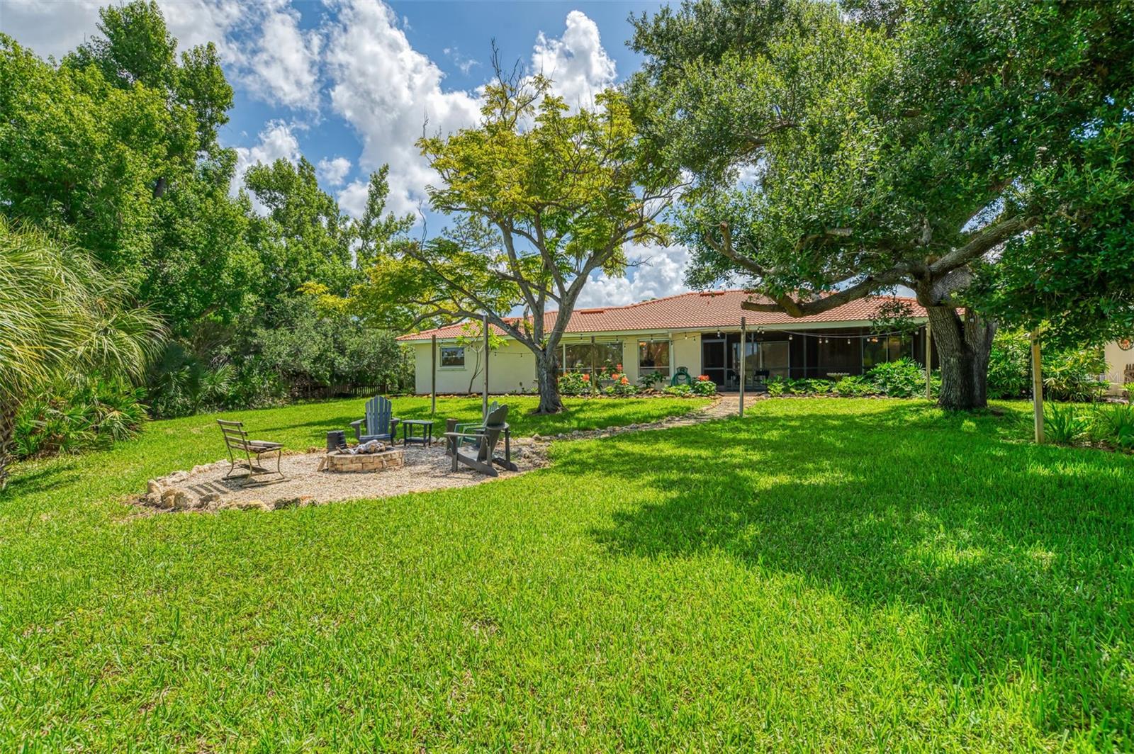 140 S OXFORD DR — photo 44