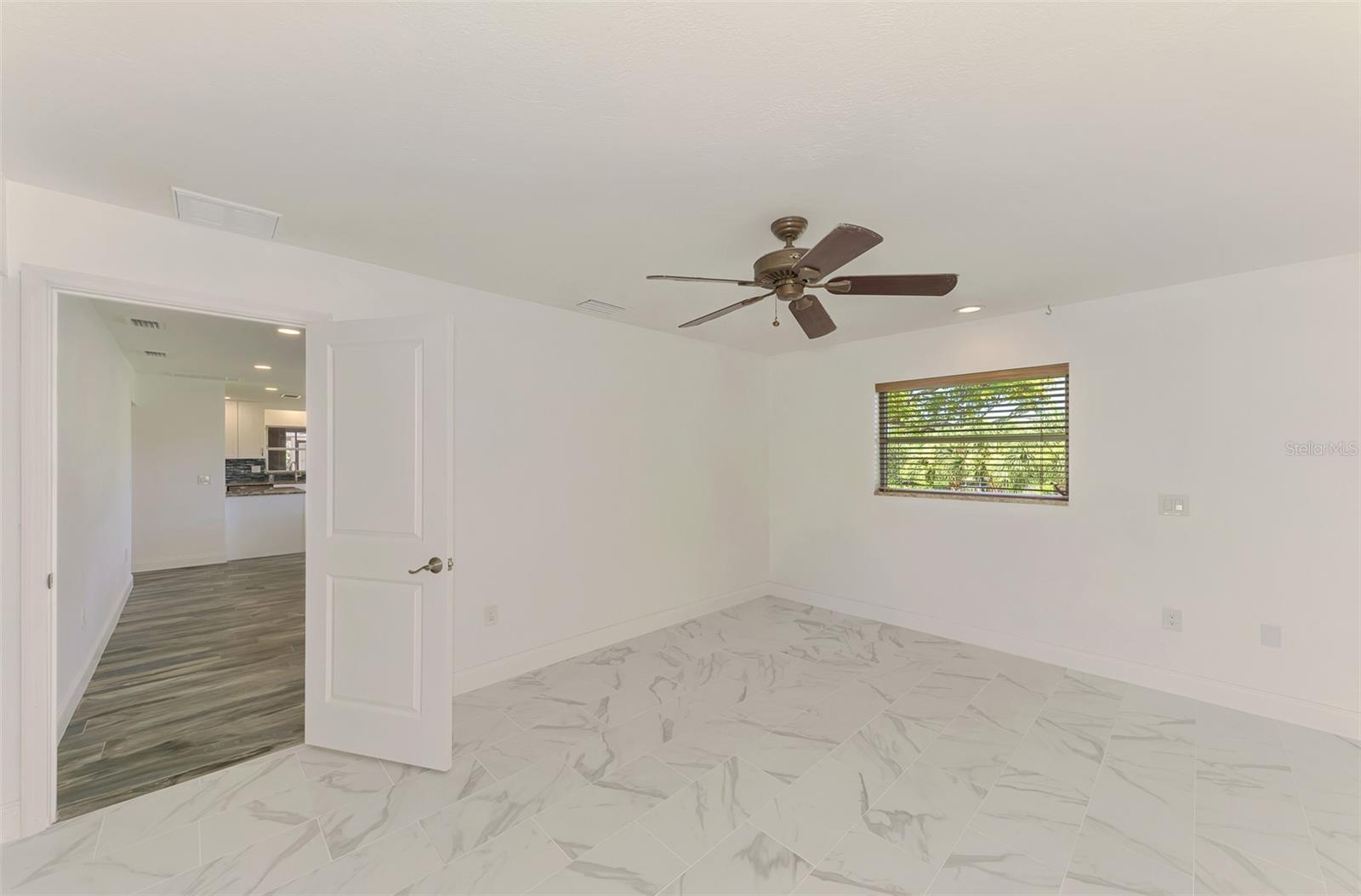 140 S OXFORD DR — photo 25