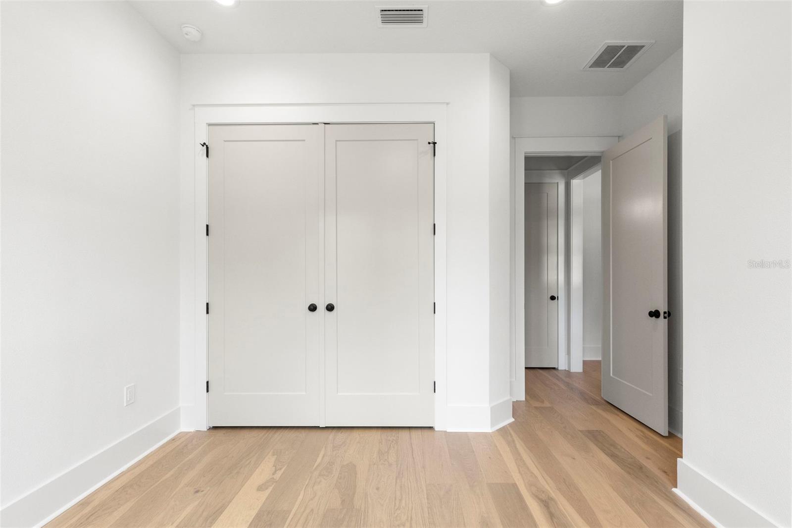 1224 E CHELSEA ST — photo 14