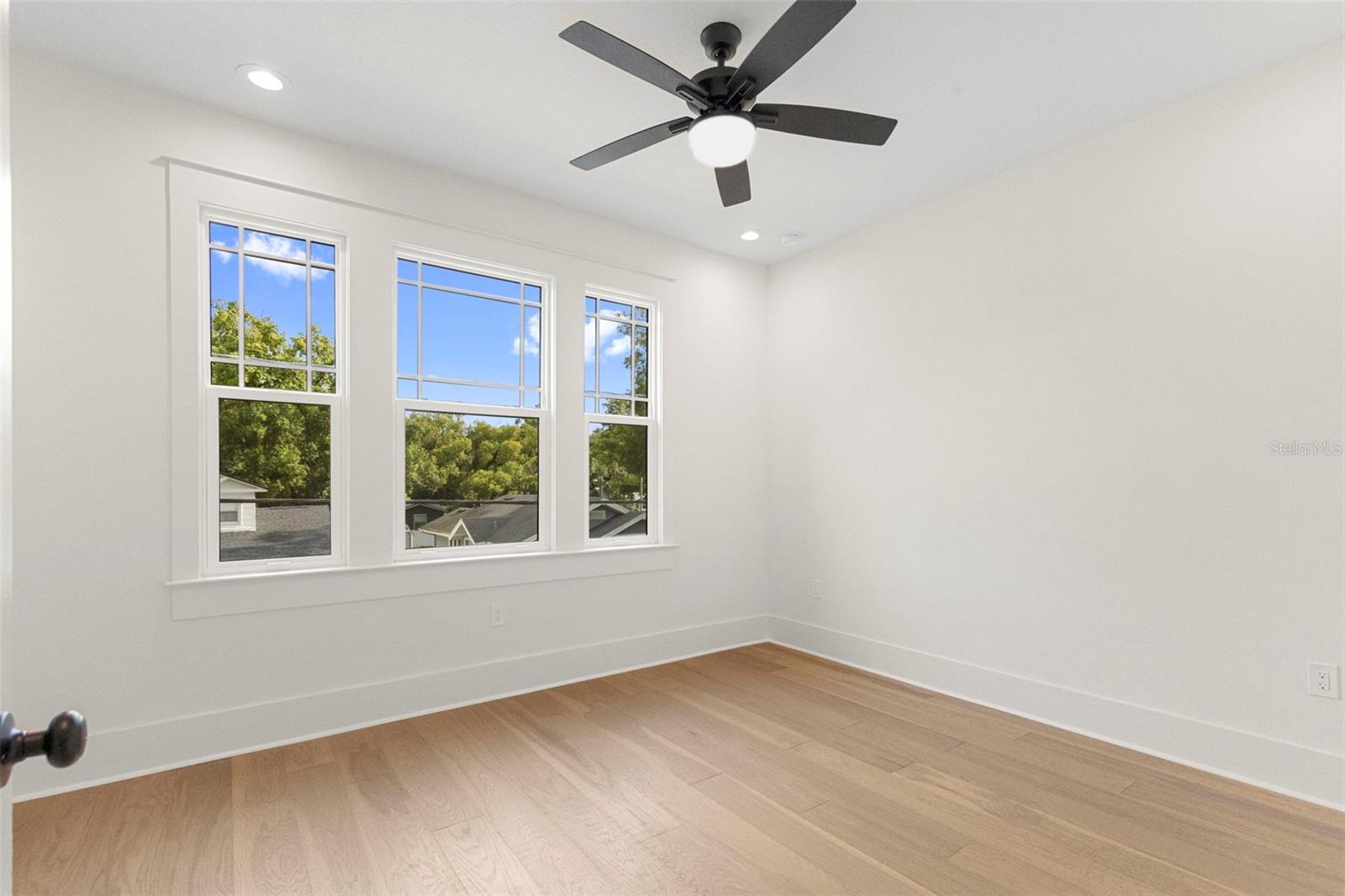1224 E CHELSEA ST — photo 59