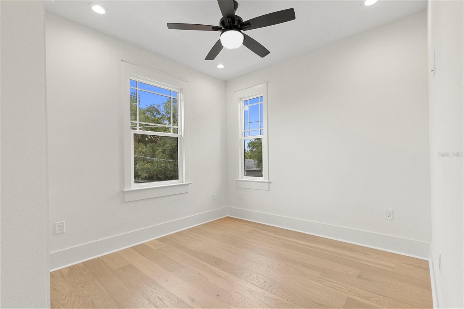 1224 E CHELSEA ST — photo 42