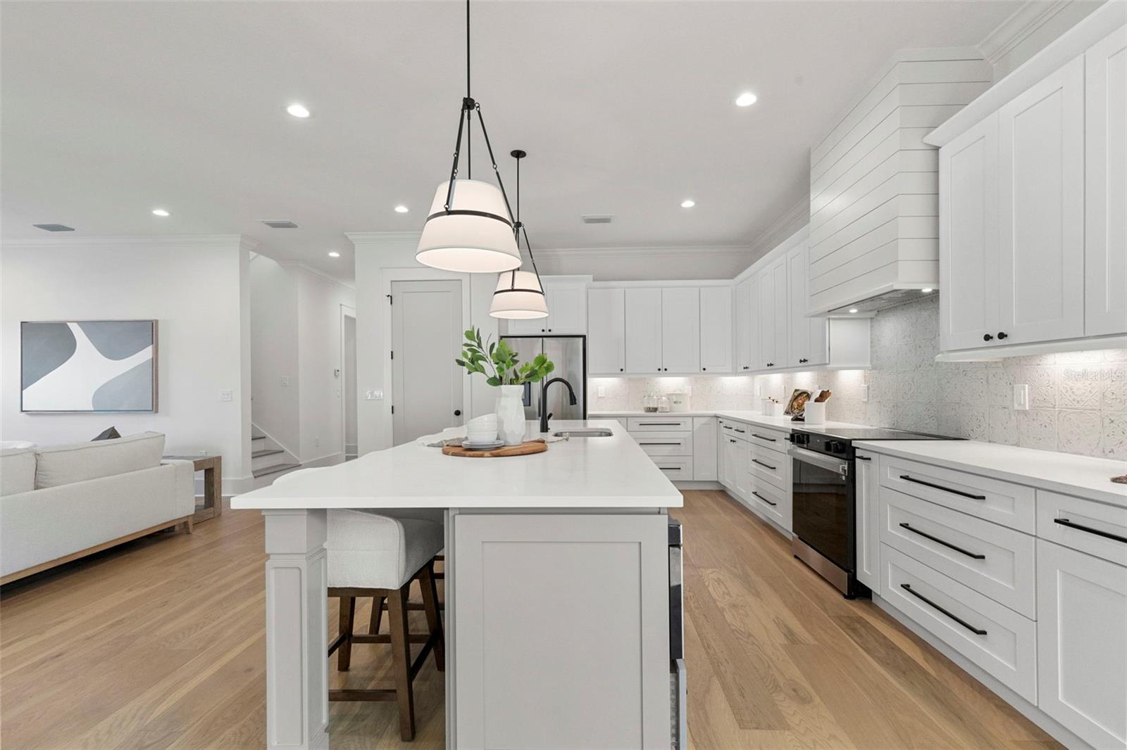 1224 E CHELSEA ST — photo 31