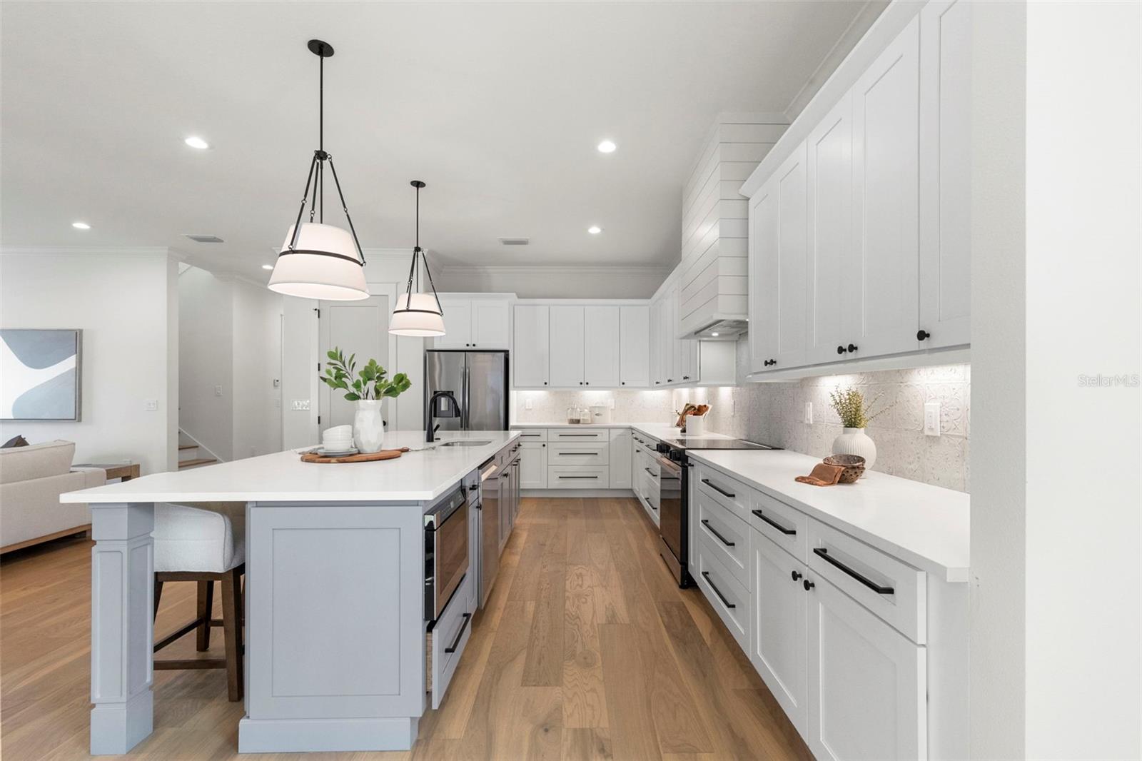 1224 E CHELSEA ST — photo 32