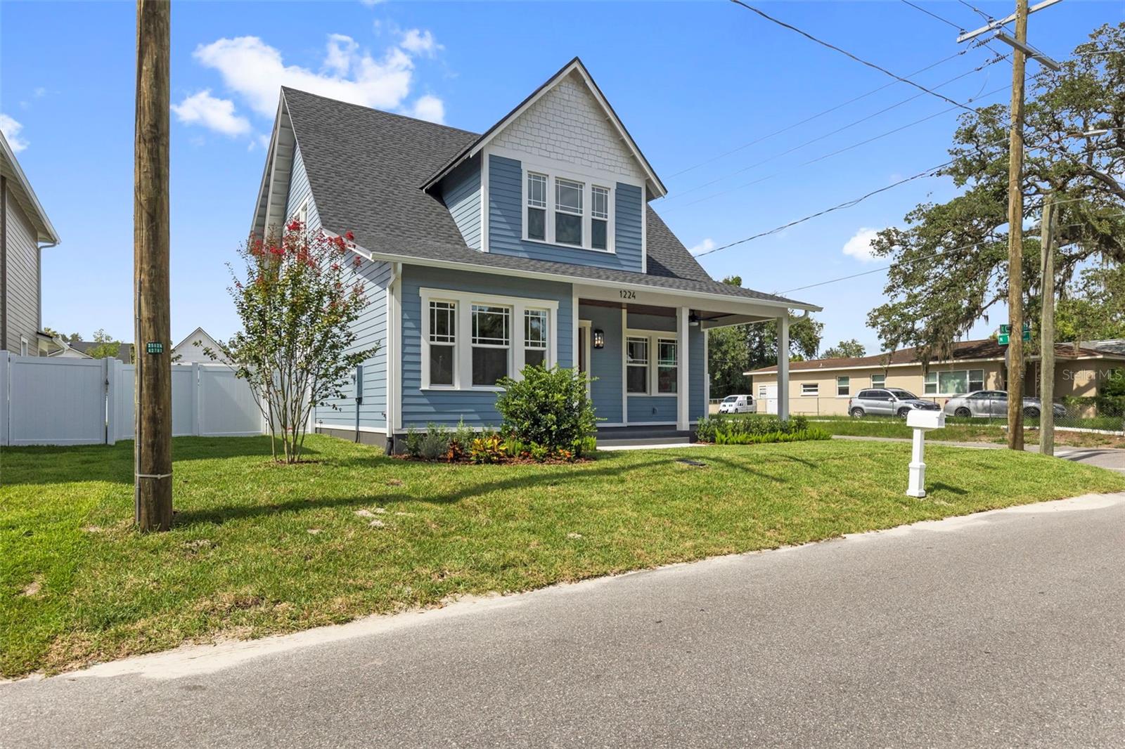 1224 E CHELSEA ST — photo 3