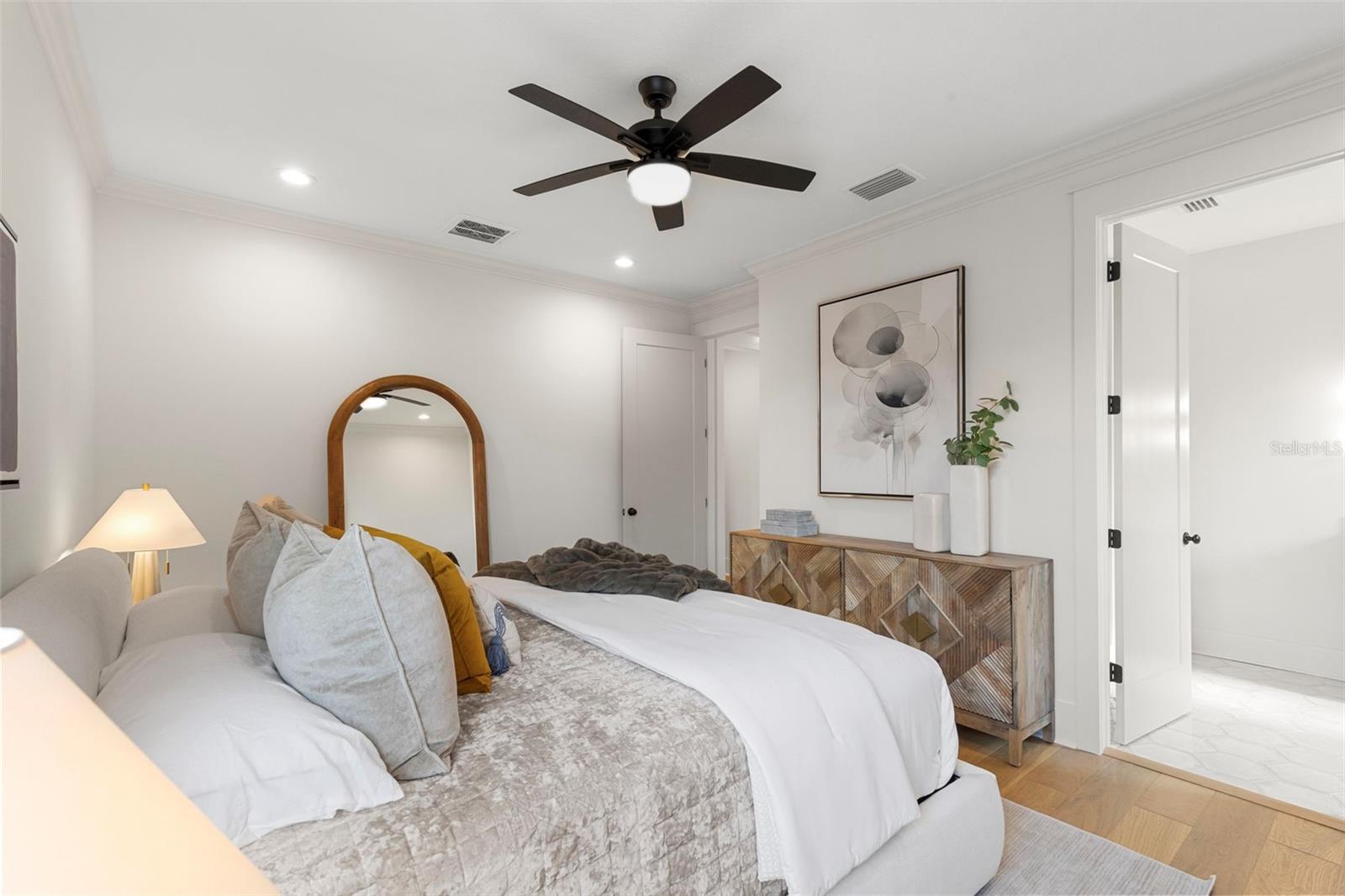 1224 E CHELSEA ST — photo 46