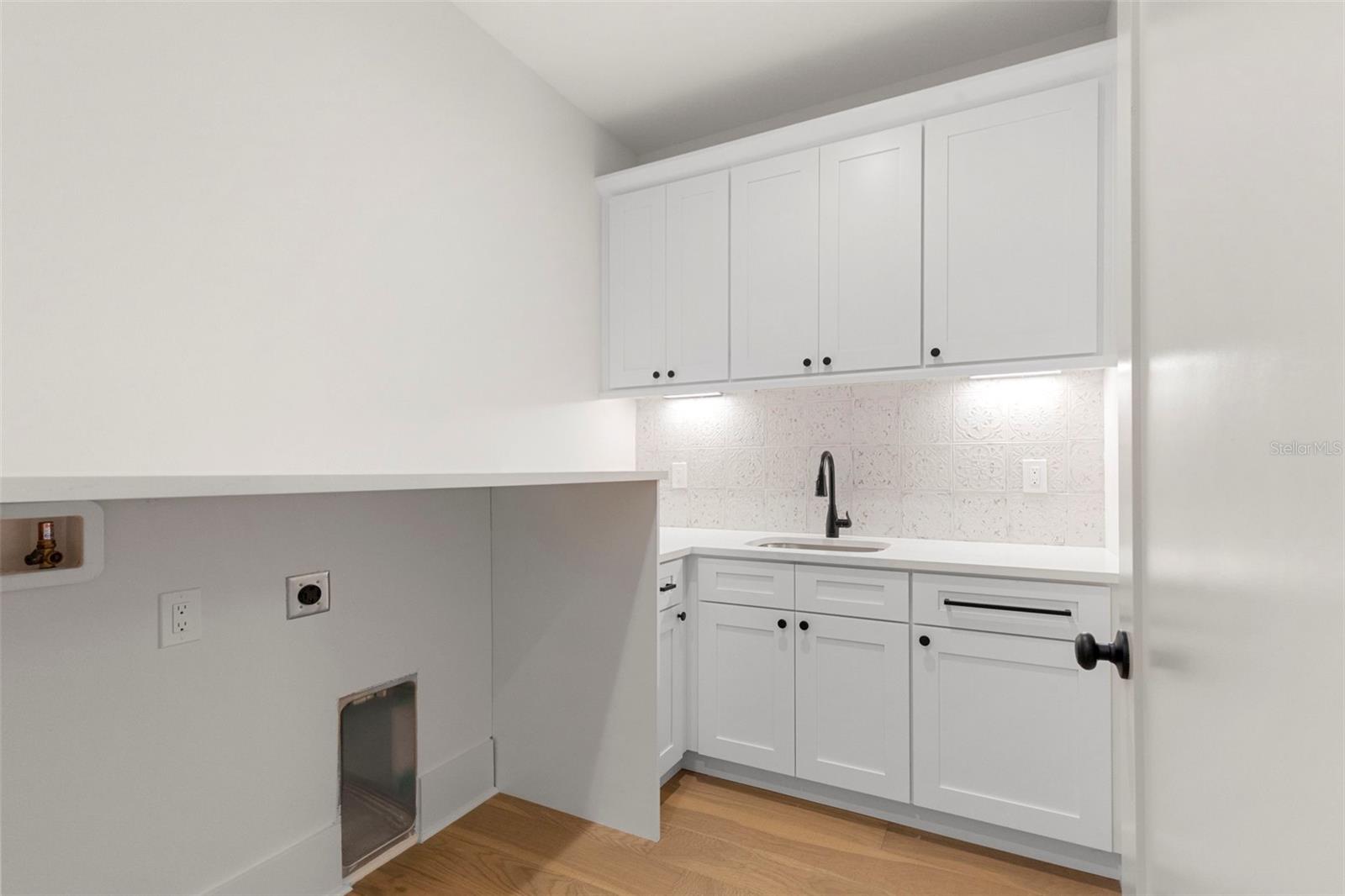 1224 E CHELSEA ST — photo 41