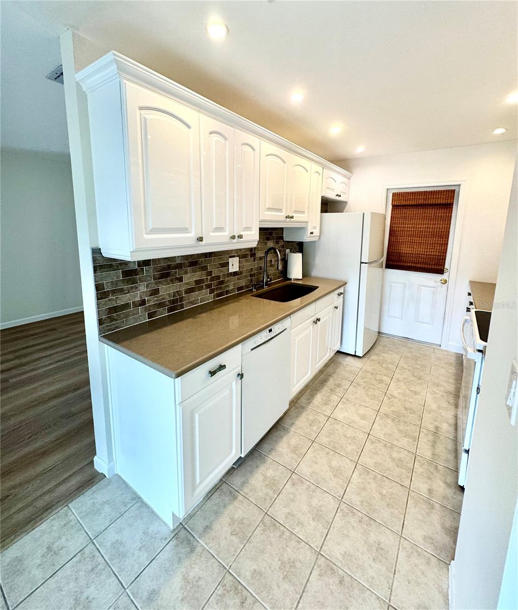 1610 BERWICK CT #D — photo 8