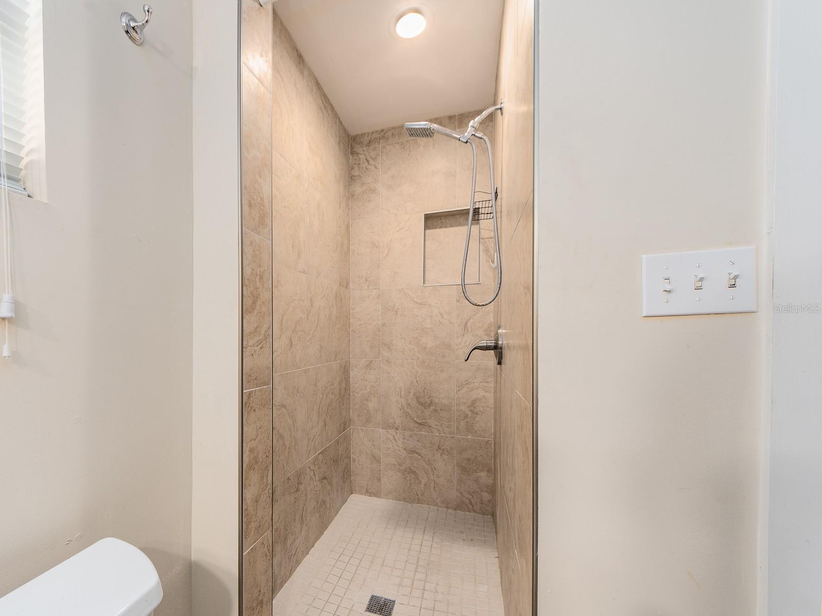 2242 INDIAN AVE S — photo 12