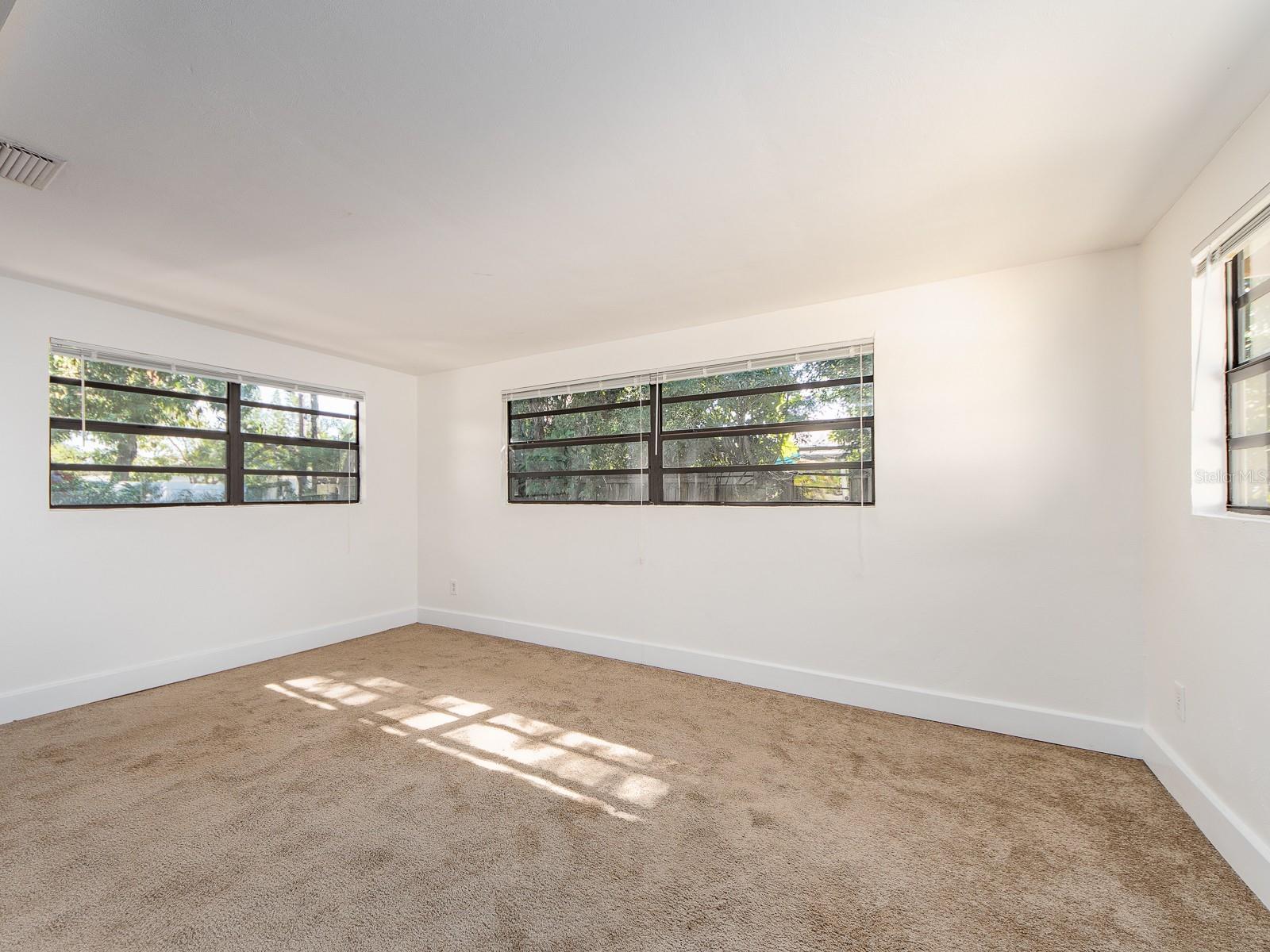 2242 INDIAN AVE S — photo 5