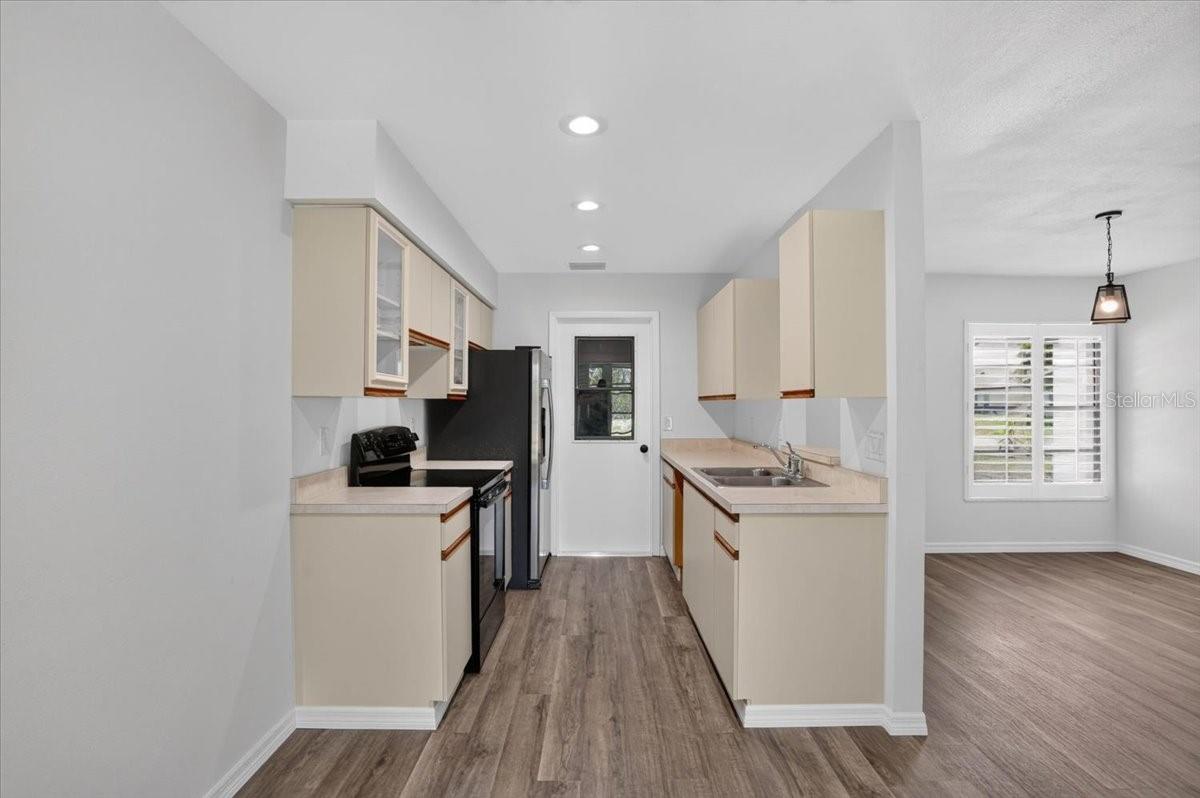 631 FOXWOOD BLVD #256 — photo 31