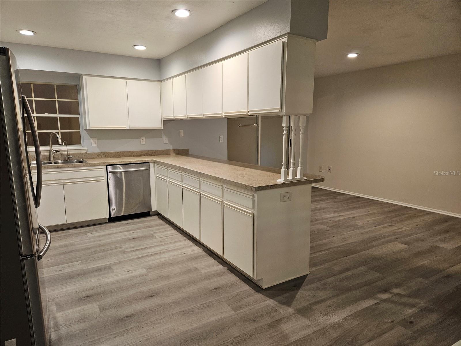 22360 SOUTHSHORE DR — photo 5