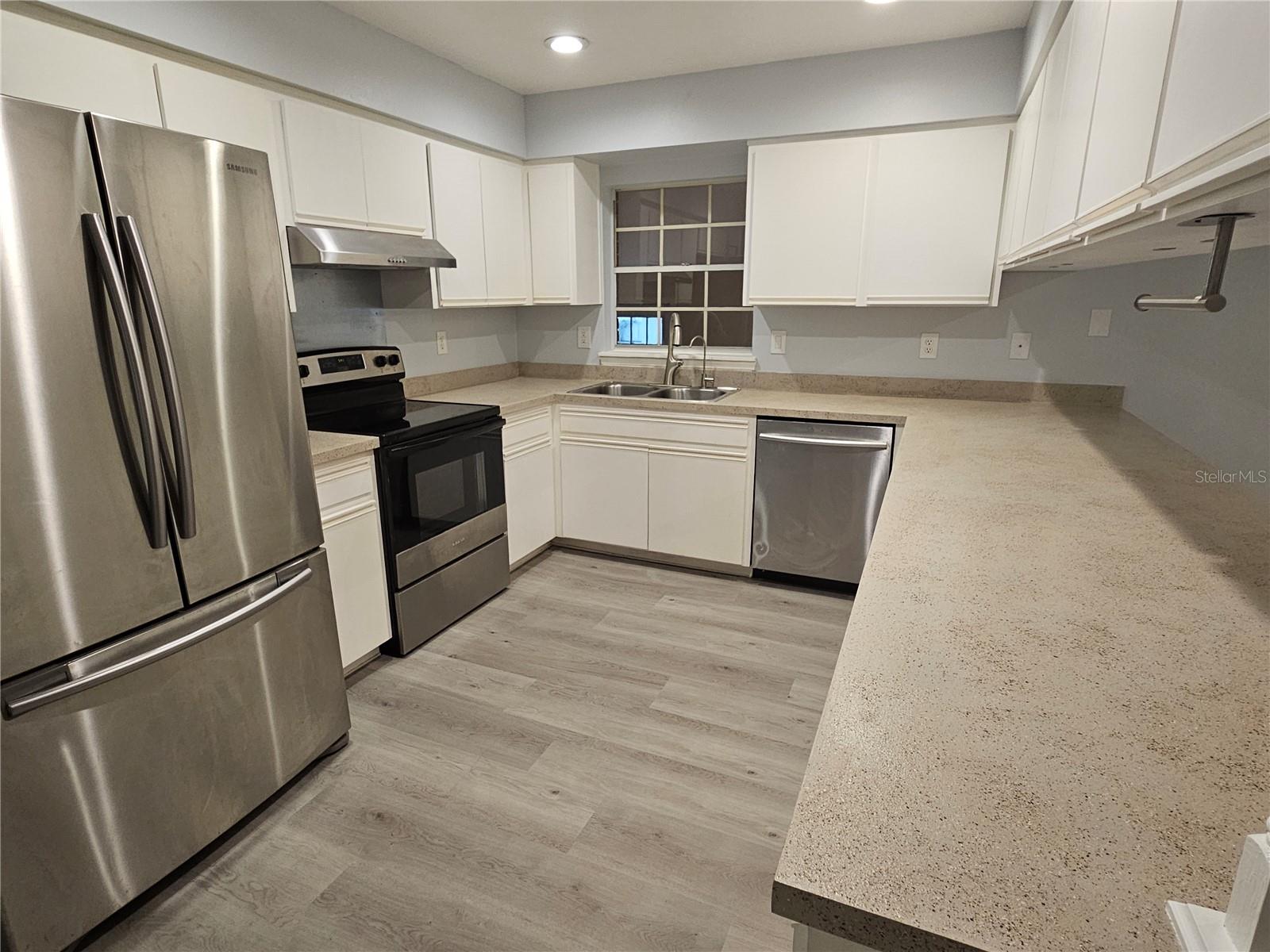 22360 SOUTHSHORE DR — photo 4