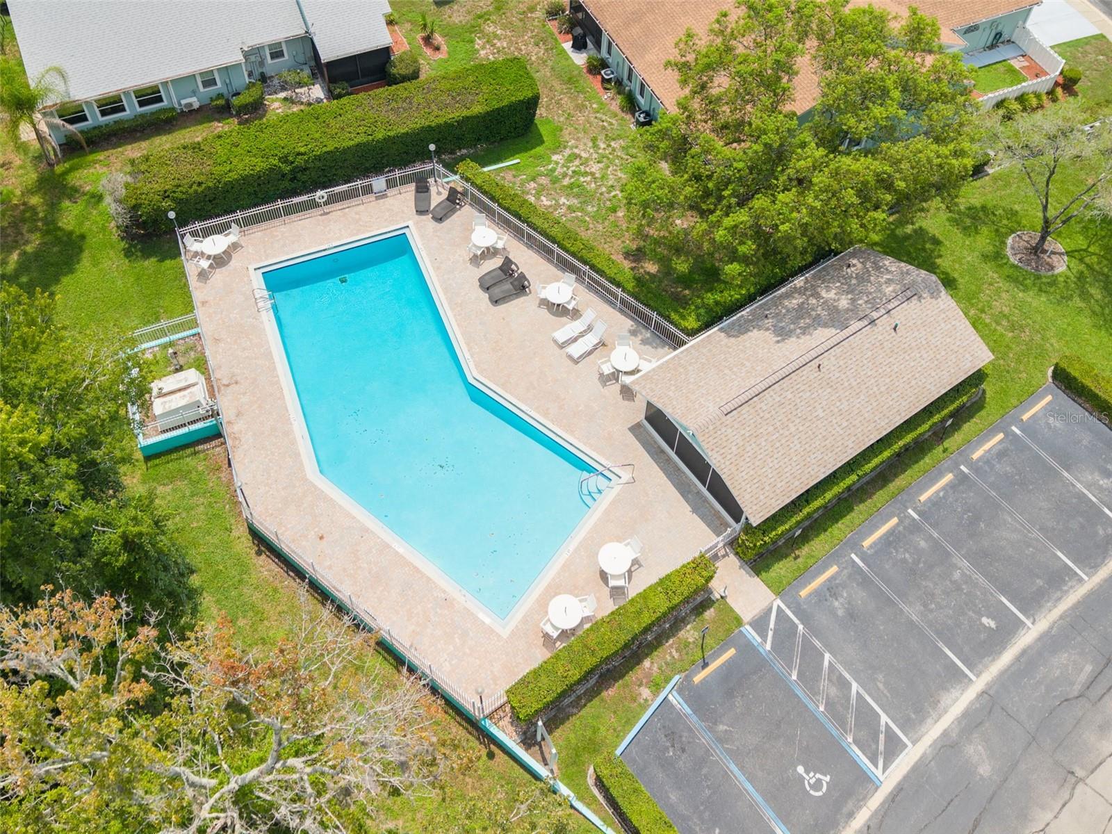 12432 KNOLLBROOK LN — photo 33