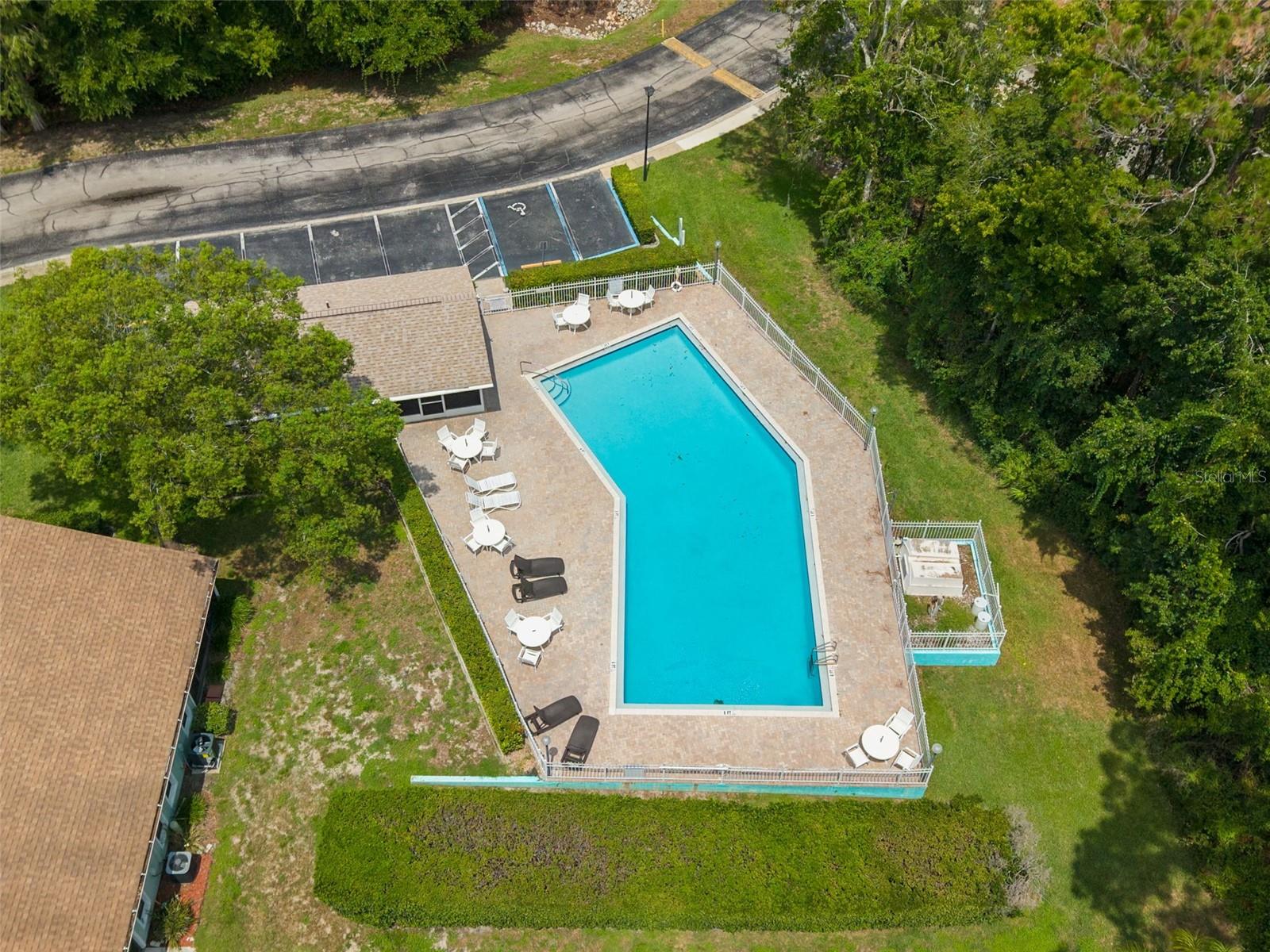 12432 KNOLLBROOK LN — photo 34