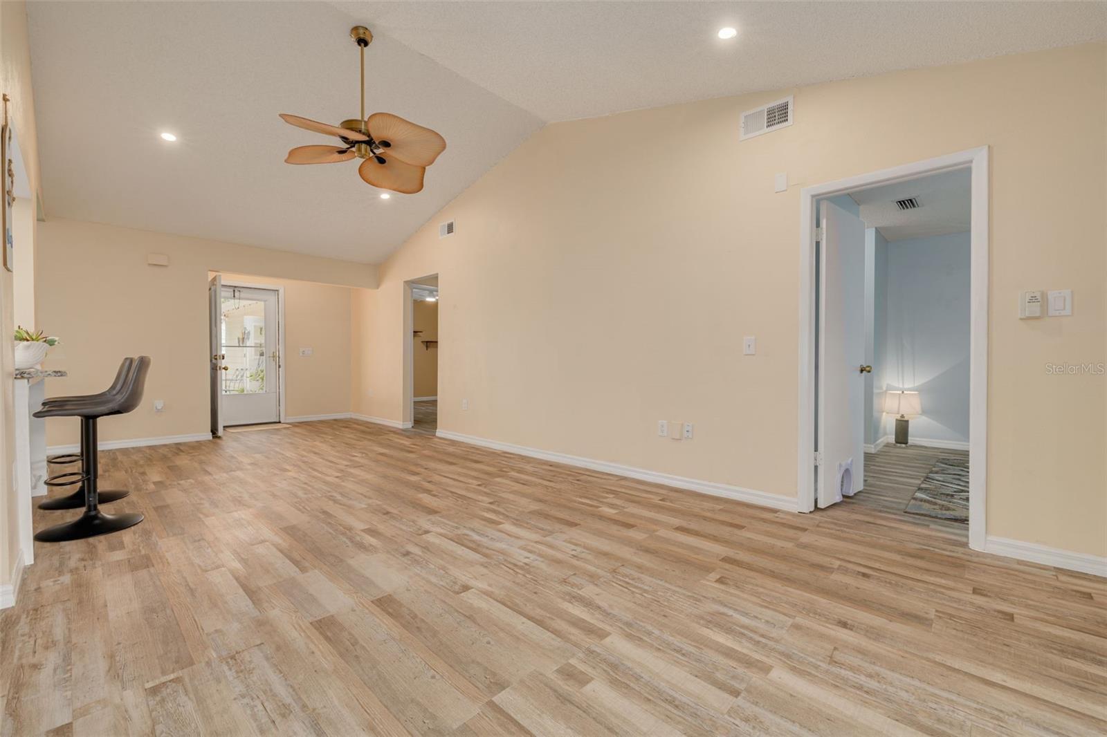 12432 KNOLLBROOK LN — photo 6
