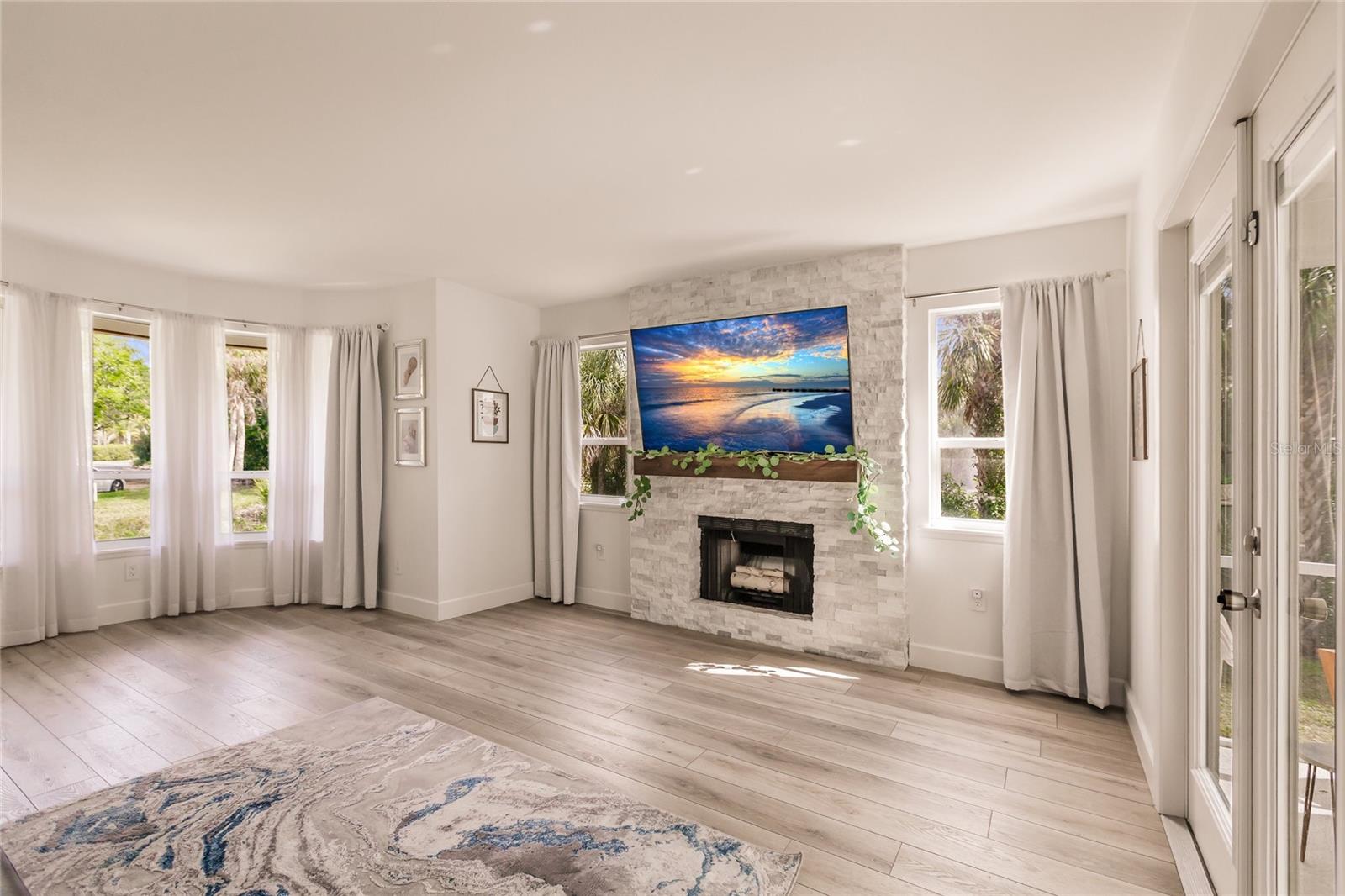 1587 FIRETHORNE LAKES DR — photo 19