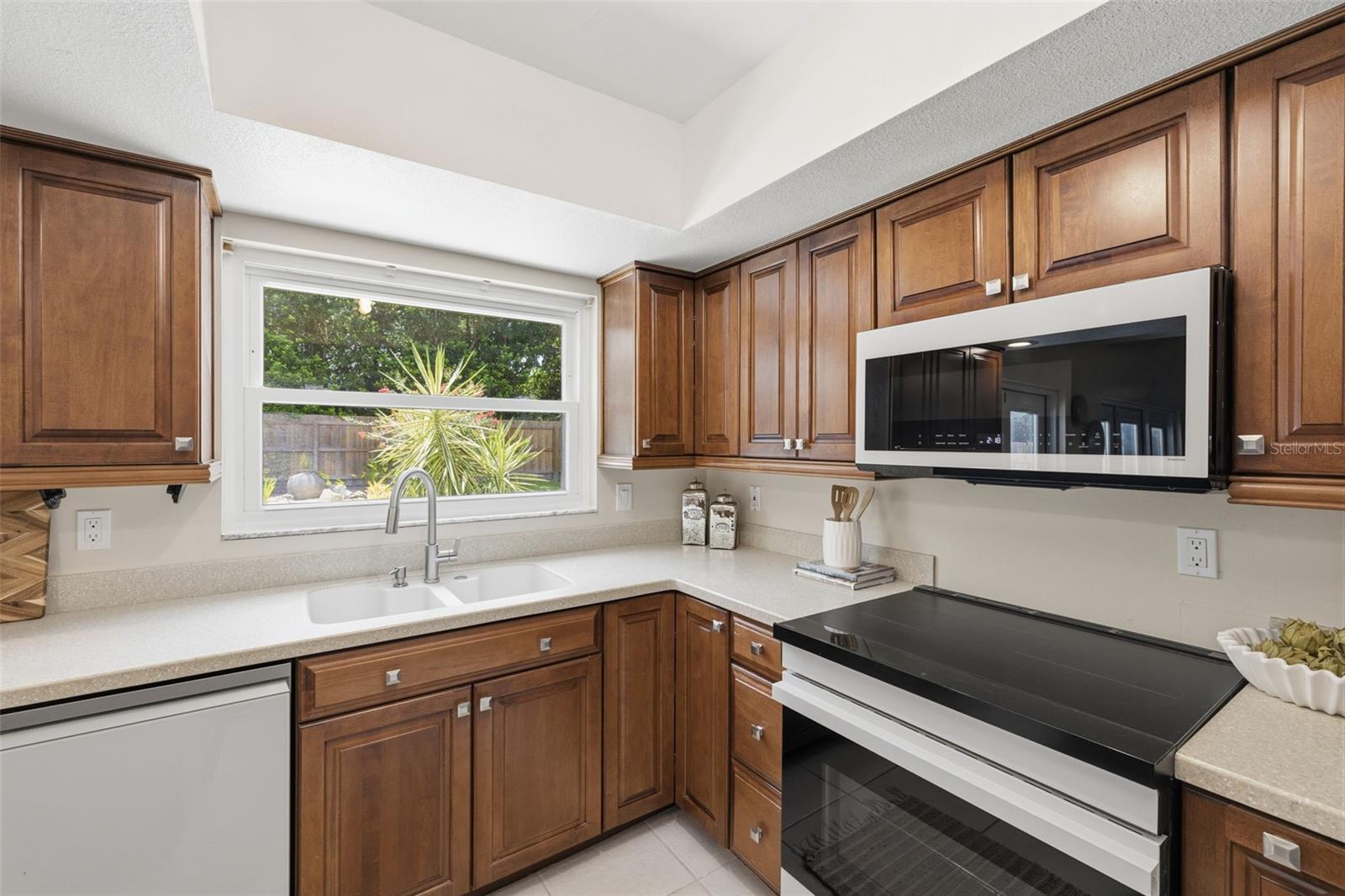 11007 THERESA ARBOR DR — photo 16