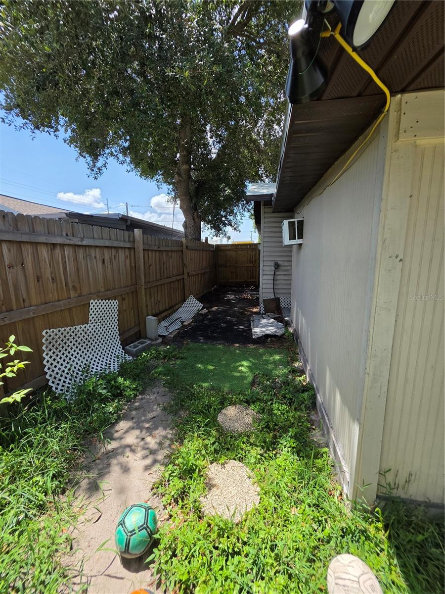 3308 E MOHAWK AVE — photo 2