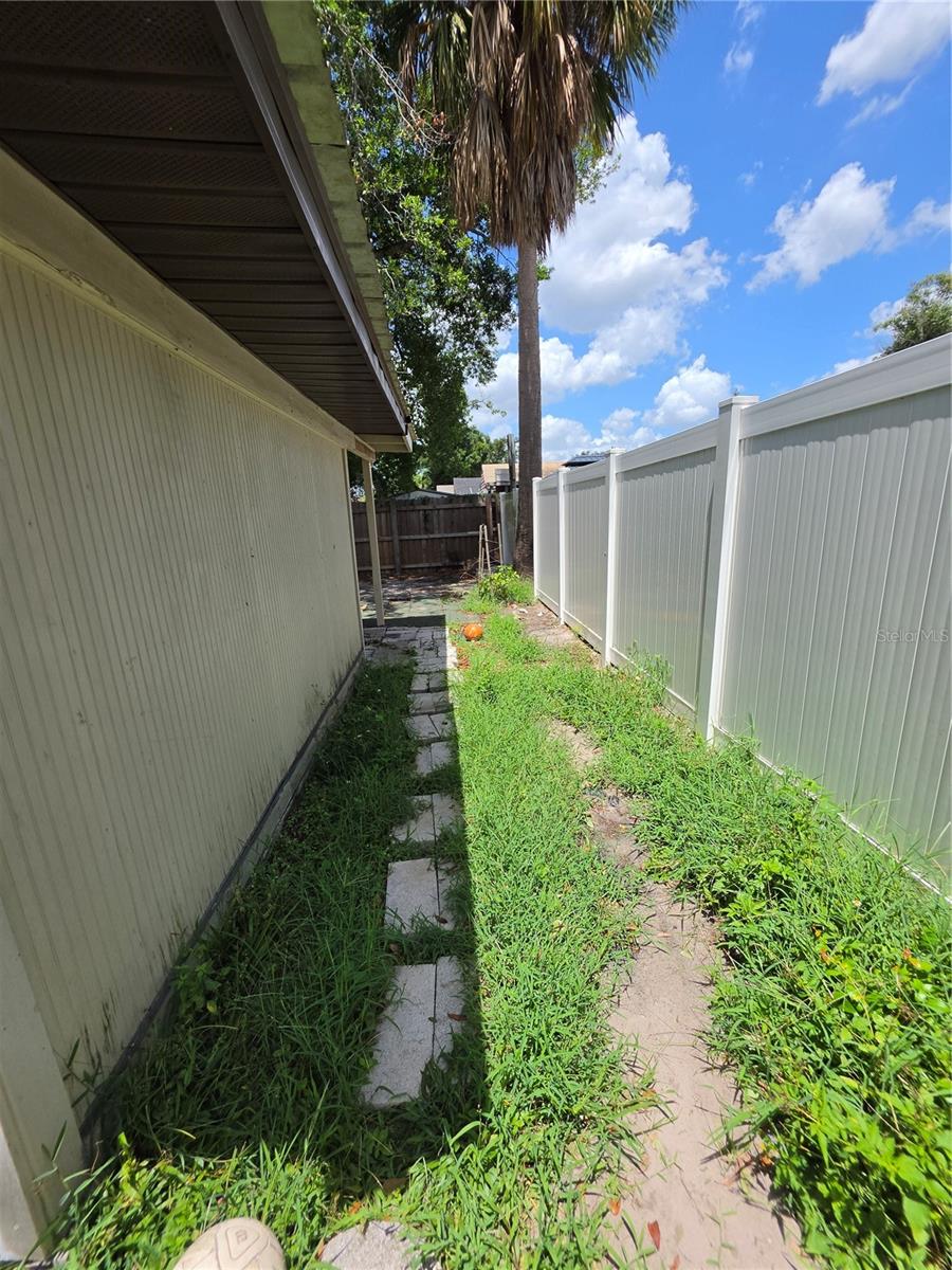 3308 E MOHAWK AVE — photo 3