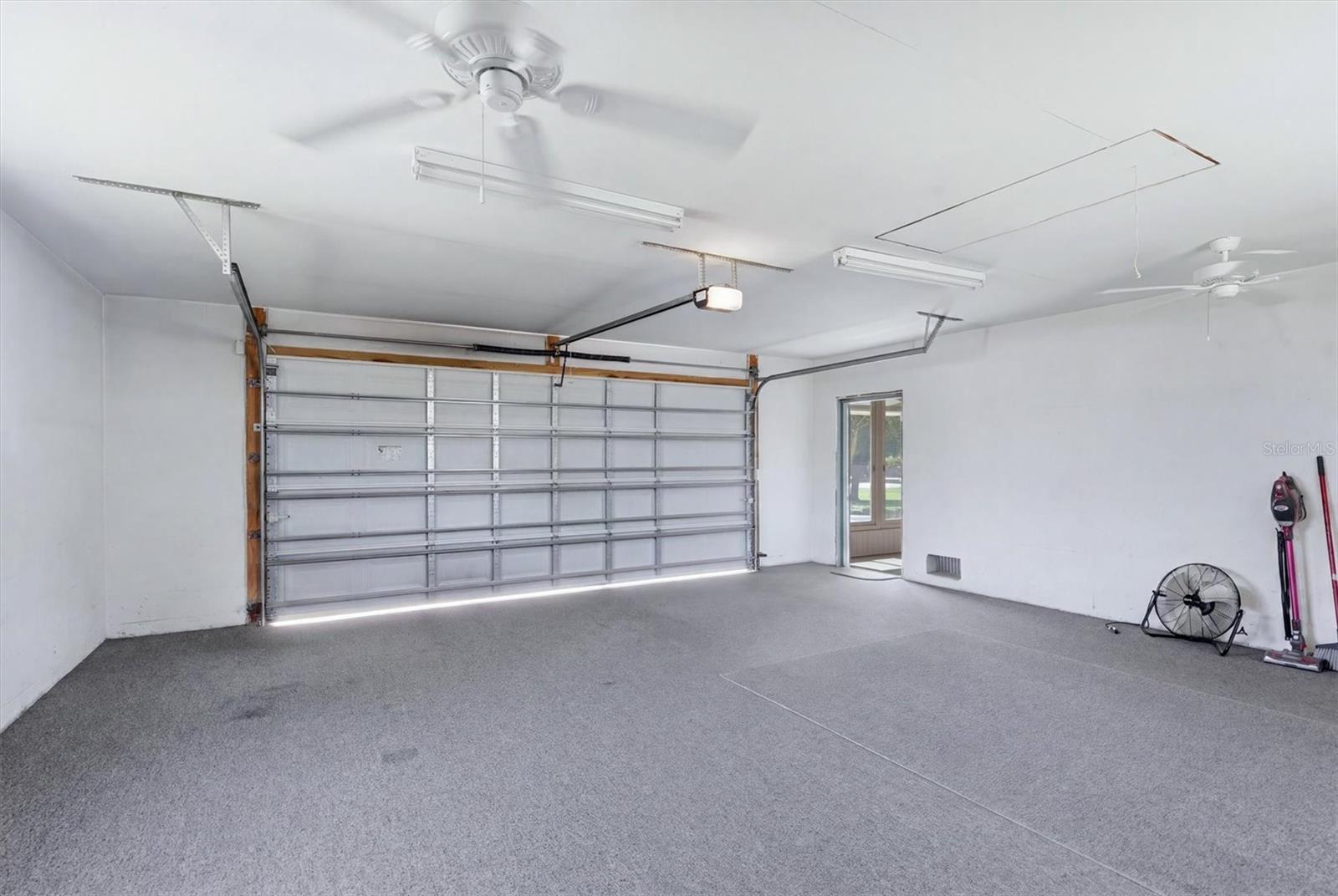 898 S BROADWAY — photo 33