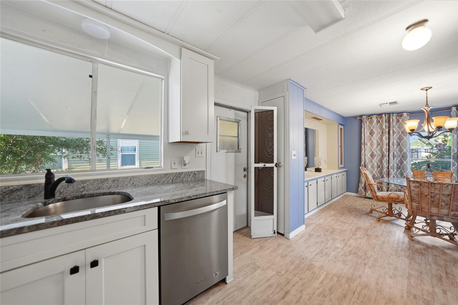 195 S FIJI CIR — photo 4