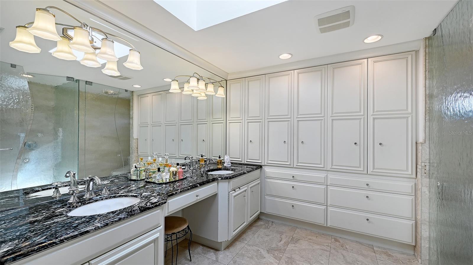 1109 DELACROIX CIR — photo 16