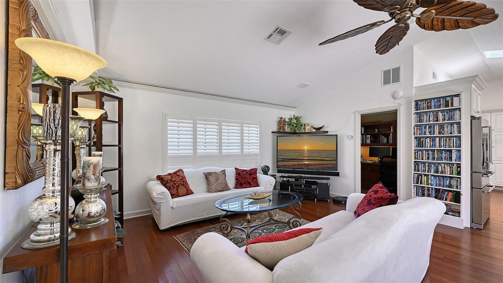 1109 DELACROIX CIR — photo 25