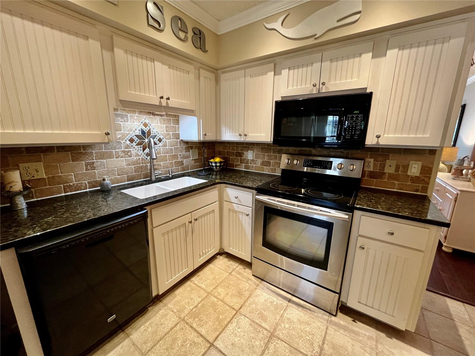 2223 PHILIPPINE DR #9 — photo 12