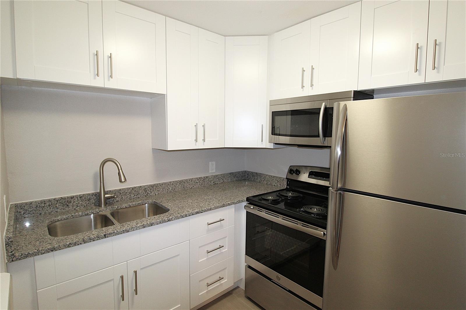 3001 BEE RIDGE RD #109 — photo 2