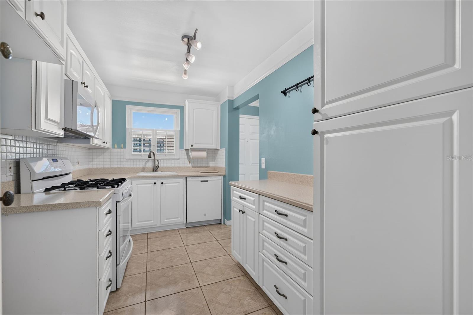 6025 SHORE BLVD S #602 — photo 14