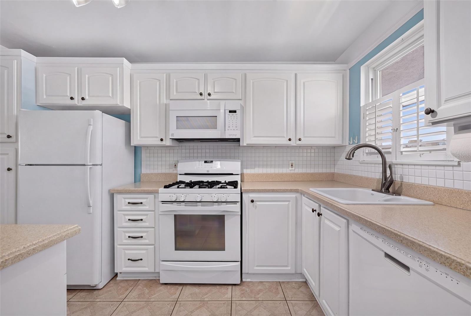 6025 SHORE BLVD S #602 — photo 11