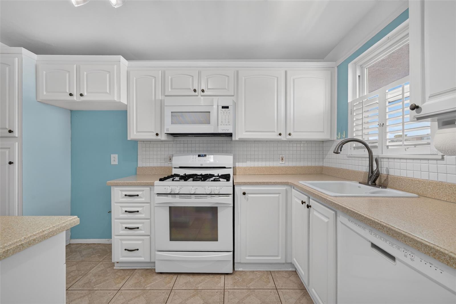 6025 SHORE BLVD S #602 — photo 10