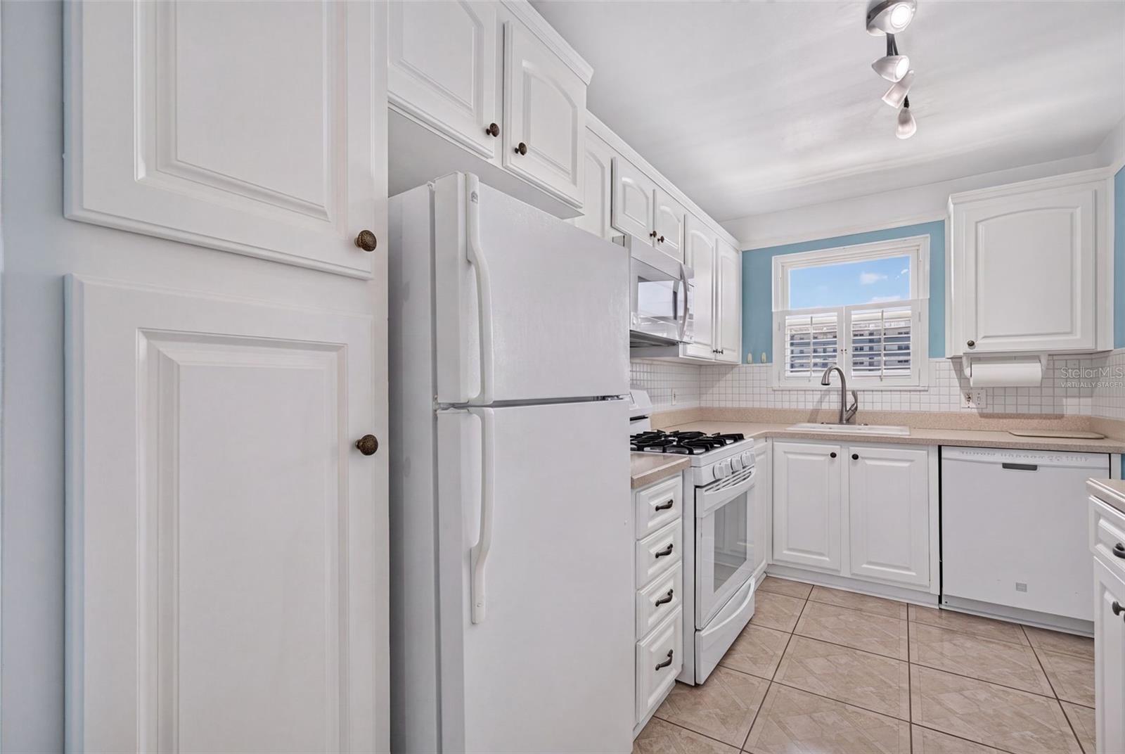 6025 SHORE BLVD S #602 — photo 16