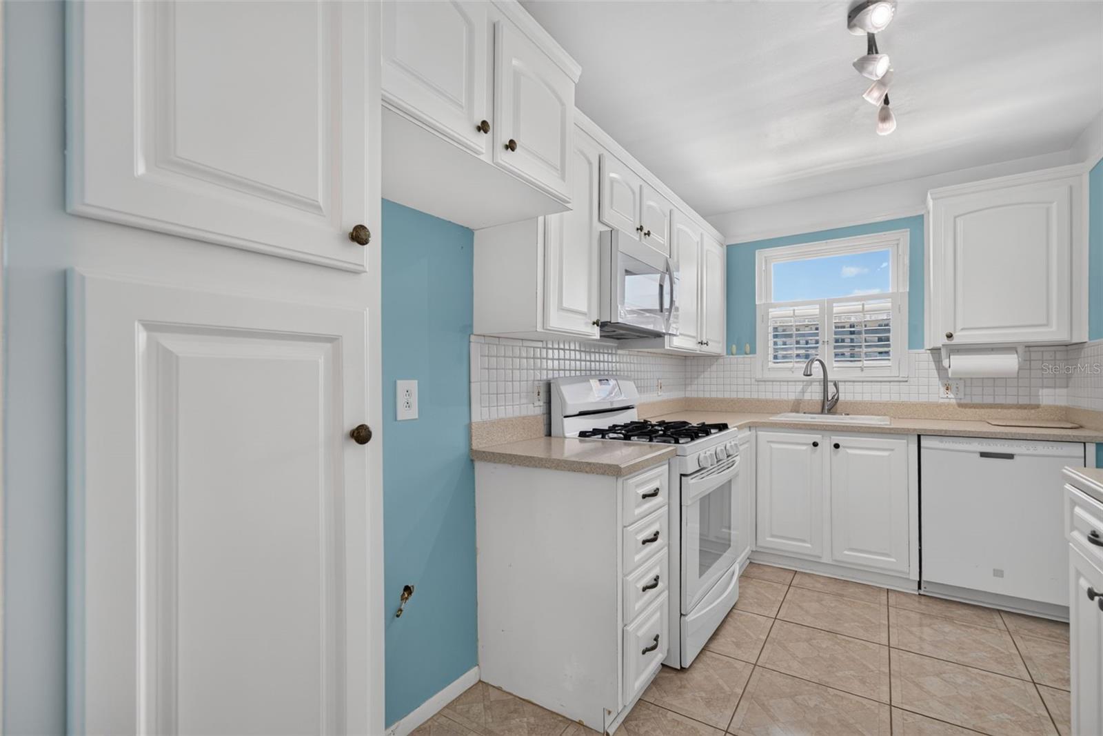 6025 SHORE BLVD S #602 — photo 15