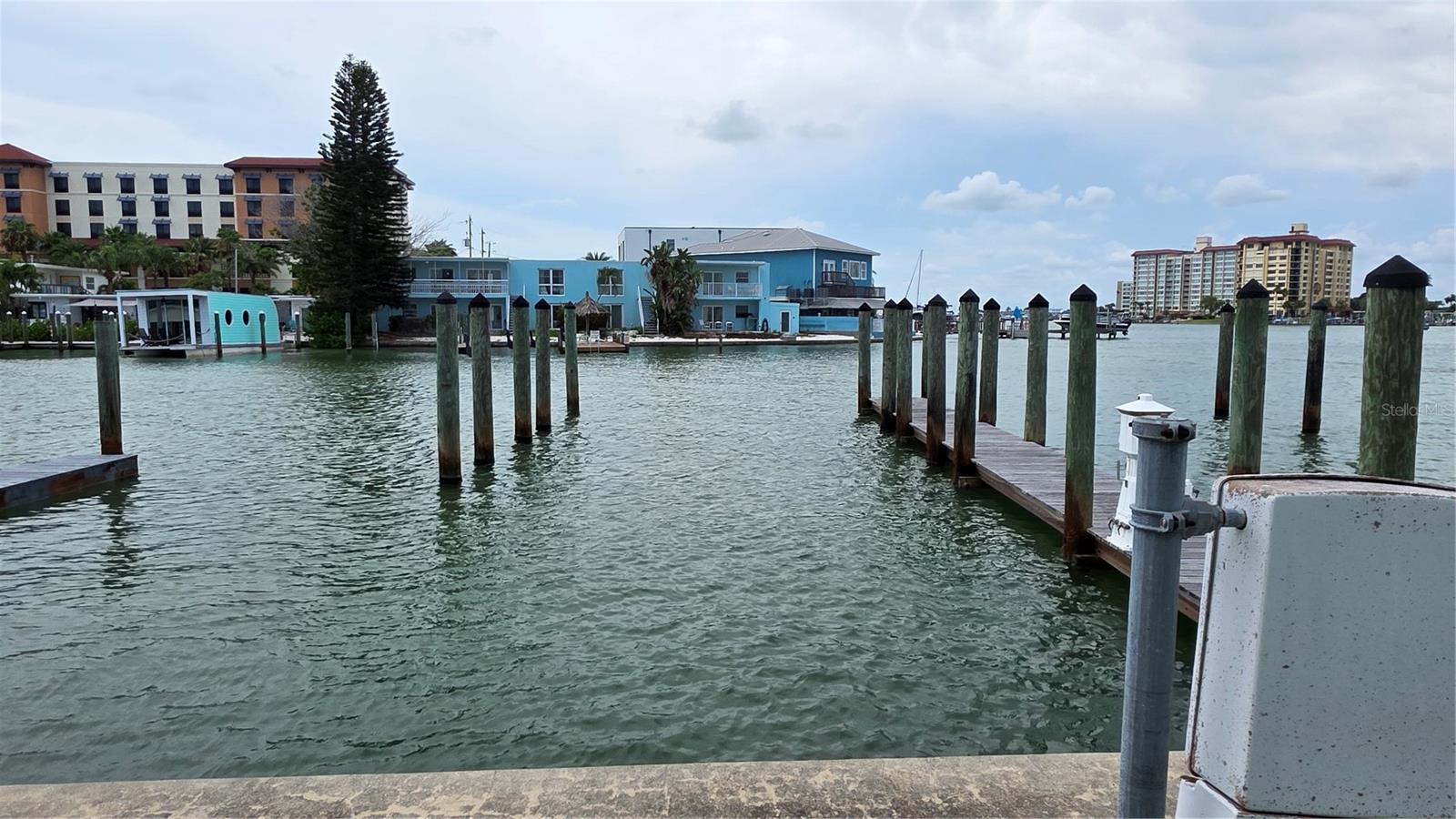 627 BAY ESPLANADE — photo 9
