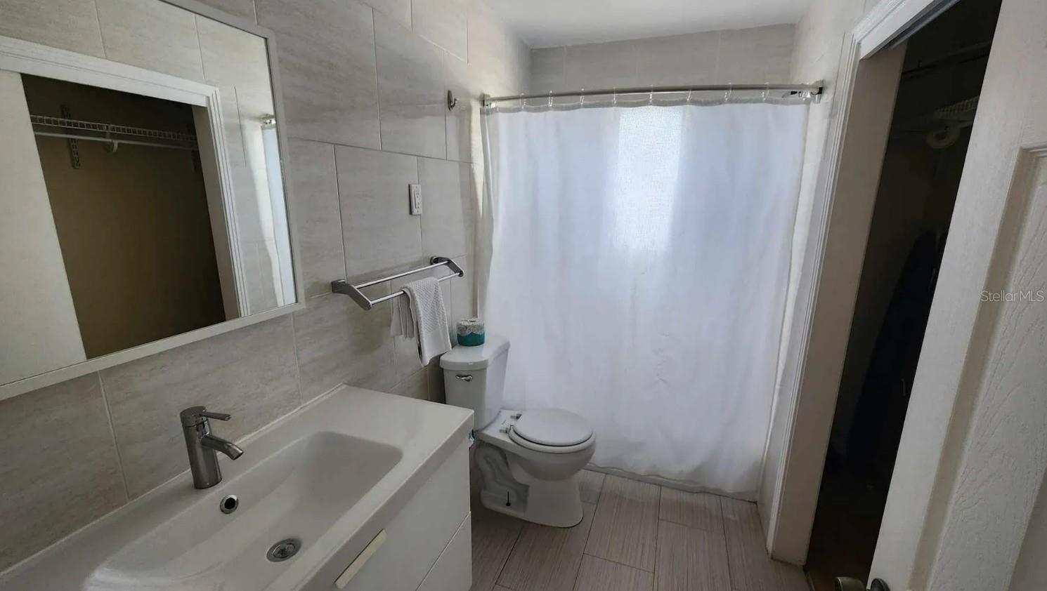 621 BAY ESPLANADE — photo 4